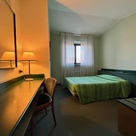 Hotel La Goletta Binasco Eksteriør bilde