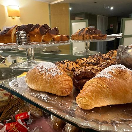 Hotel La Goletta Binasco Eksteriør bilde