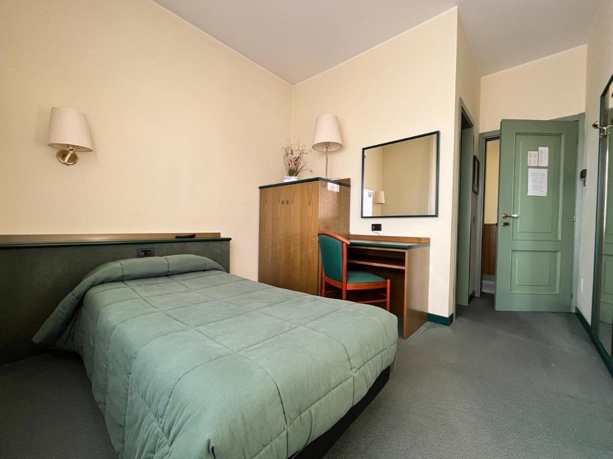 Hotel La Goletta Binasco Eksteriør bilde
