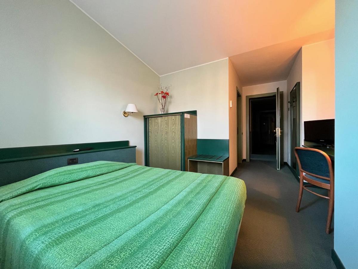 Hotel La Goletta Binasco Eksteriør bilde