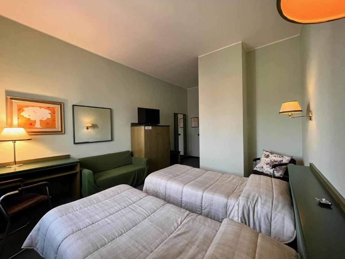 Hotel La Goletta Binasco Eksteriør bilde