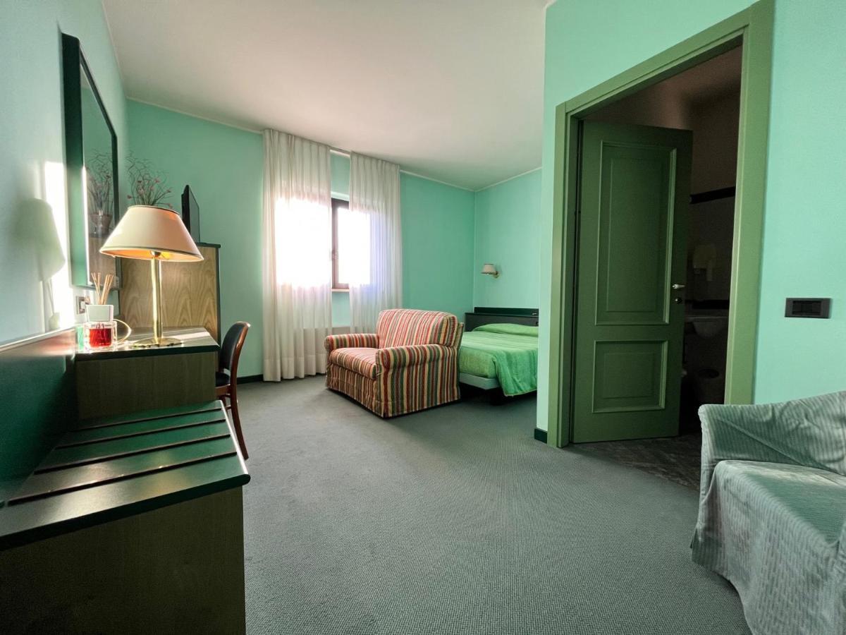 Hotel La Goletta Binasco Eksteriør bilde