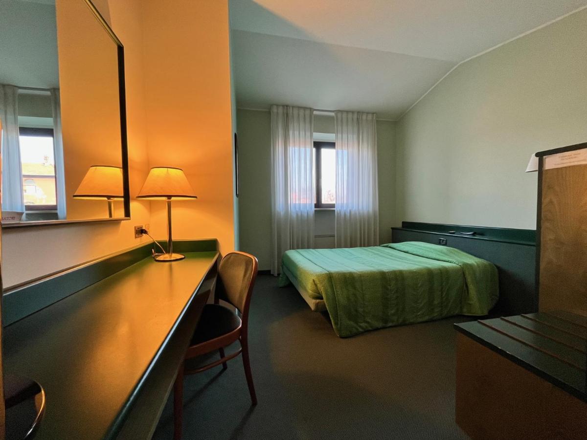 Hotel La Goletta Binasco Eksteriør bilde