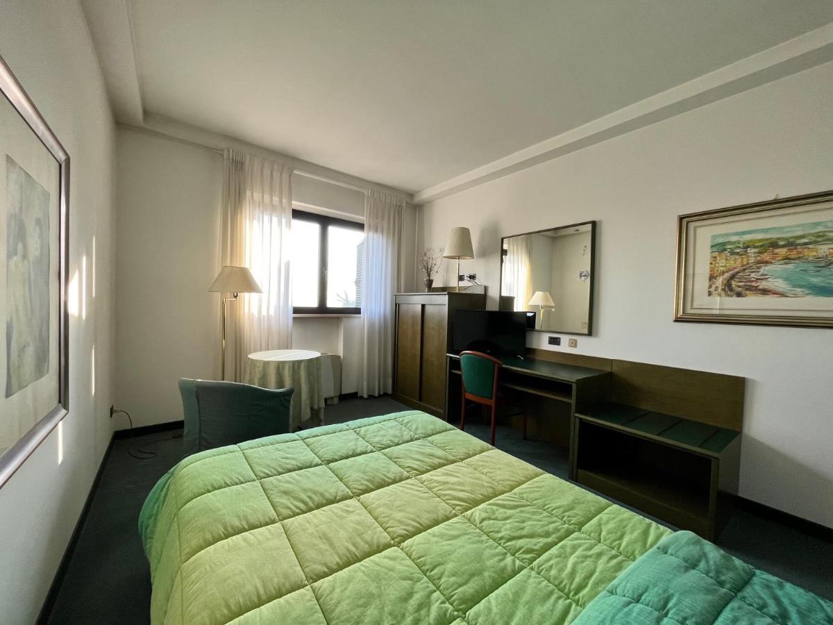 Hotel La Goletta Binasco Eksteriør bilde