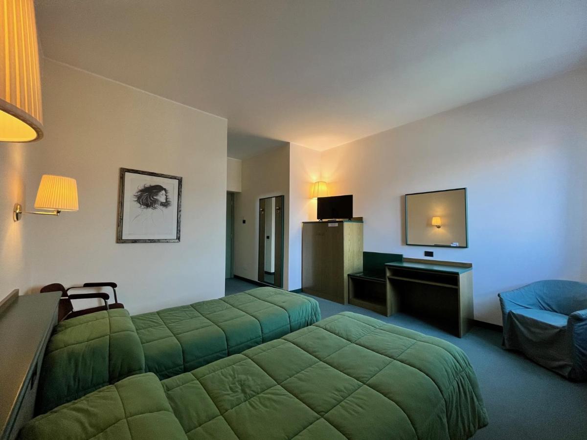 Hotel La Goletta Binasco Eksteriør bilde