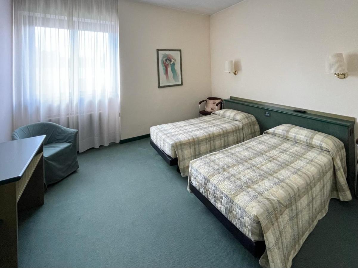 Hotel La Goletta Binasco Eksteriør bilde