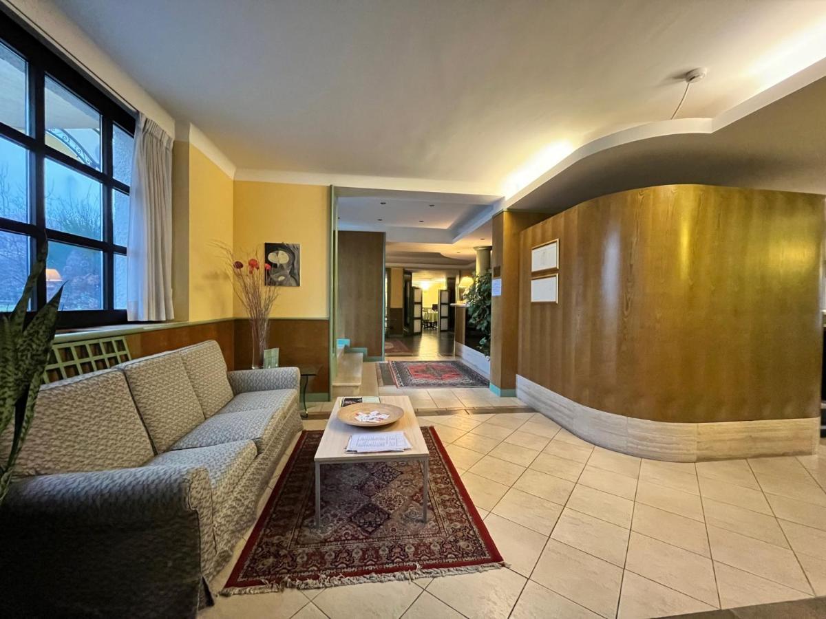 Hotel La Goletta Binasco Eksteriør bilde