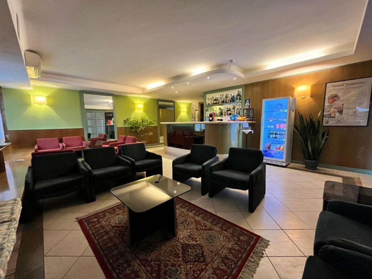 Hotel La Goletta Binasco Eksteriør bilde