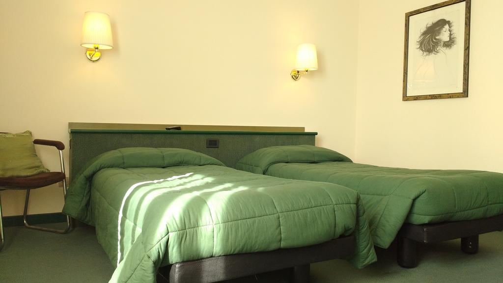 Hotel La Goletta Binasco Eksteriør bilde
