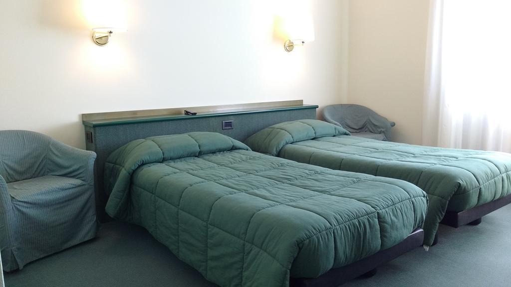 Hotel La Goletta Binasco Eksteriør bilde